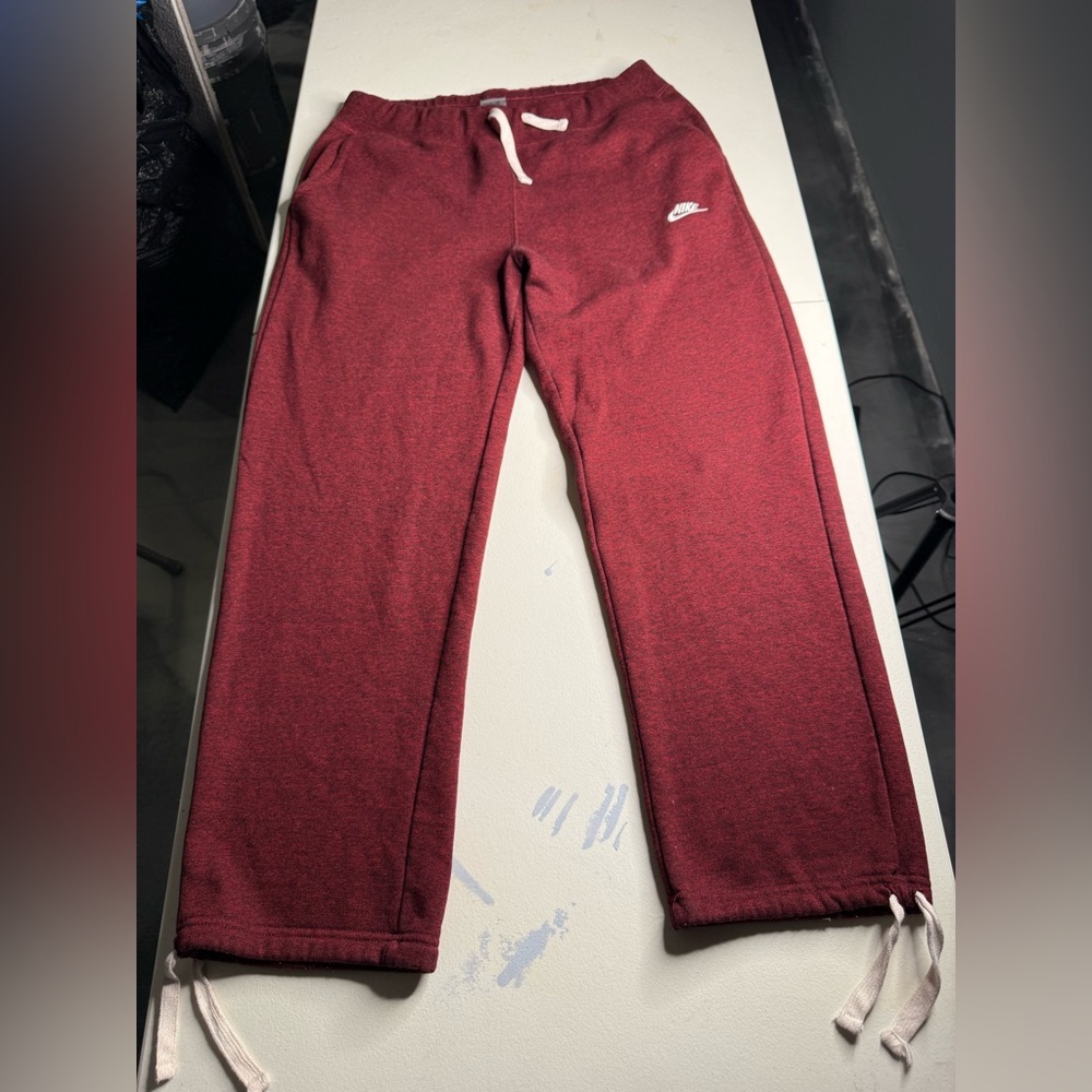 Nike Men’s Red/Burgundy Sweatpants